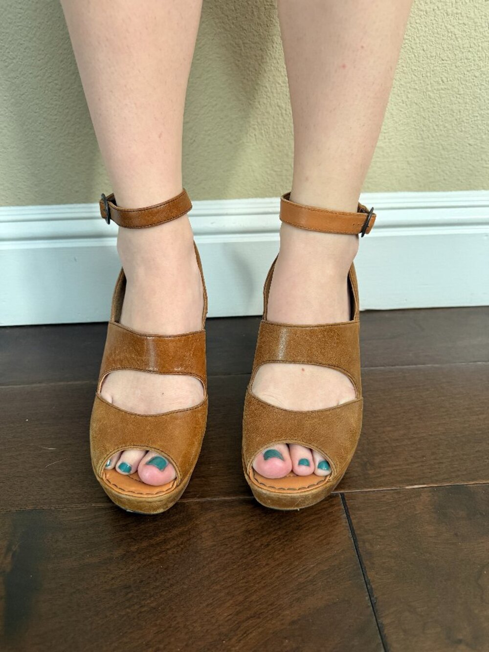 Born Crown Leather Platform Ankle Strap Buckle Sandals Heels Shoes Size 8 - Picture 2 of 14